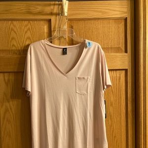 Skechers v-neck pocket tee - NWT!